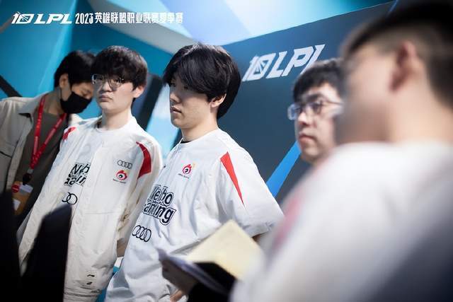 外的讨论氛 外的讨论氛